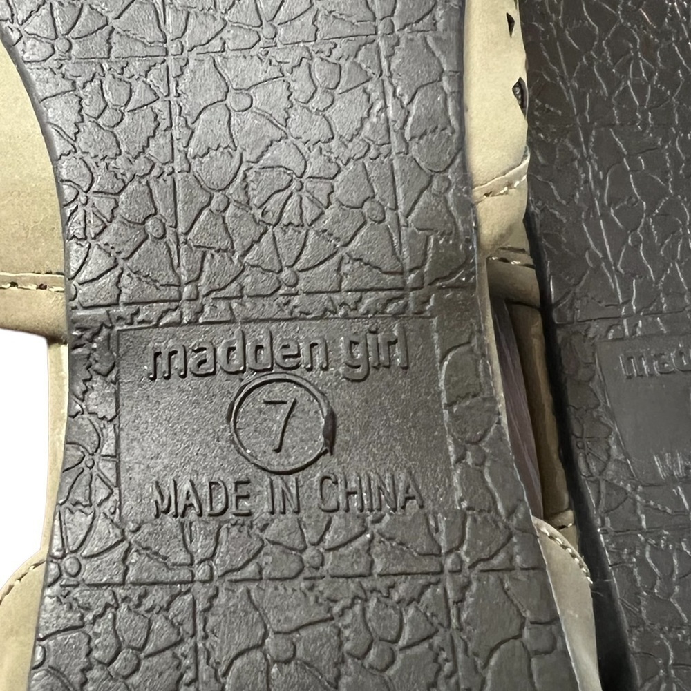 Madden Girl Green Laser Cut Flats Vegan Size 7 - Picture 9 of 9